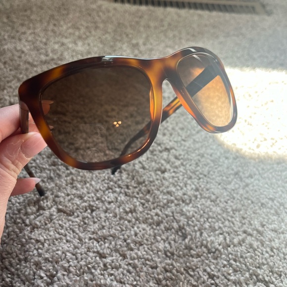 Burberry Women’s Sunglasses + Case - Picture 2 of 7